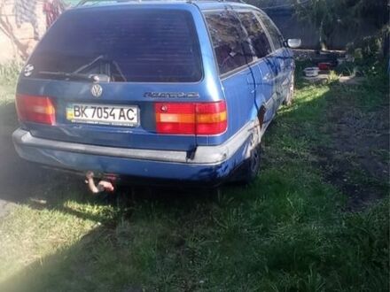 Фольксваген Пассат Вариант 1995 в Здолбунове на Automoto.ua Синий Фольксваген Пассат Вариант, объемом двигателя 1.8 л и пробегом 430 тыс. км за 2500 $, фото 1 на Automoto.ua