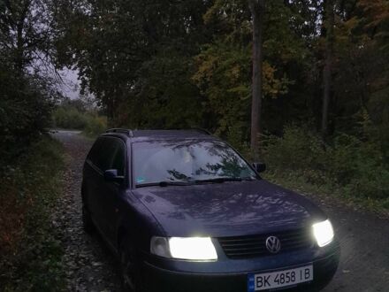 Синій Фольксваген Пассат Варіант, об'ємом двигуна 1.6 л та пробігом 290 тис. км за 3000 $, фото 1 на Automoto.ua