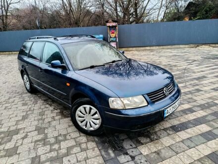 Синий Фольксваген Пассат Вариант, объемом двигателя 1.6 л и пробегом 380 тыс. км за 1700 $, фото 1 на Automoto.ua