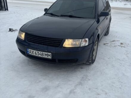 Синий Фольксваген Пассат Вариант, объемом двигателя 1.8 л и пробегом 242 тыс. км за 3950 $, фото 1 на Automoto.ua