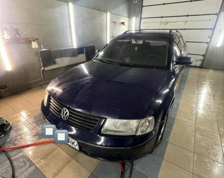Синий Фольксваген Пассат Вариант, объемом двигателя 1.6 л и пробегом 345 тыс. км за 2680 $, фото 1 на Automoto.ua
