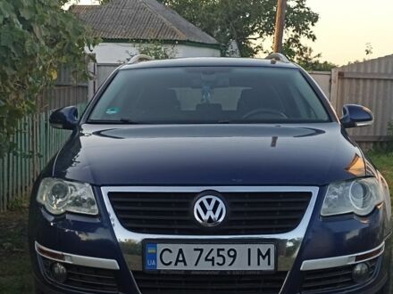 Синий Фольксваген Пассат Вариант, объемом двигателя 1.6 л и пробегом 306 тыс. км за 3900 $, фото 1 на Automoto.ua