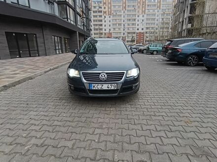 Синий Фольксваген Пассат Вариант, объемом двигателя 2 л и пробегом 293 тыс. км за 2800 $, фото 1 на Automoto.ua