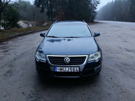 Синий Фольксваген Пассат Вариант, объемом двигателя 2 л и пробегом 241 тыс. км за 2800 $, фото 1 на Automoto.ua