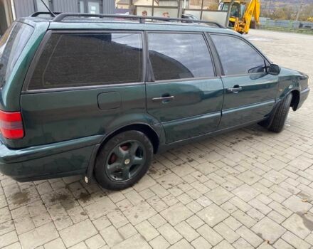 Зеленый Фольксваген Пассат Вариант, объемом двигателя 1.8 л и пробегом 300 тыс. км за 2500 $, фото 1 на Automoto.ua