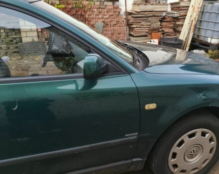 Зелений Фольксваген Пассат Варіант, об'ємом двигуна 1.6 л та пробігом 270 тис. км за 1786 $, фото 4 на Automoto.ua