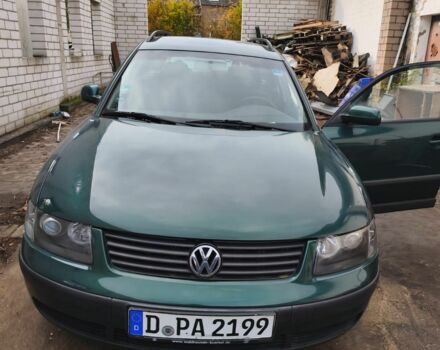 Зелений Фольксваген Пассат Варіант, об'ємом двигуна 1.6 л та пробігом 270 тис. км за 1786 $, фото 6 на Automoto.ua