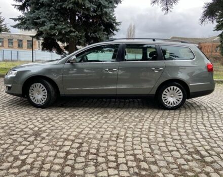 Зеленый Фольксваген Пассат Вариант, объемом двигателя 2 л и пробегом 295 тыс. км за 5000 $, фото 1 на Automoto.ua