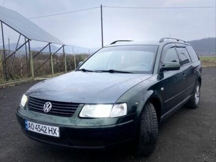 Зеленый Фольксваген Пассат Вариант, объемом двигателя 1.8 л и пробегом 338 тыс. км за 2300 $, фото 1 на Automoto.ua