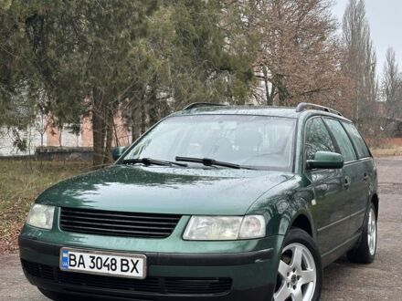 Зеленый Фольксваген Пассат Вариант, объемом двигателя 1.6 л и пробегом 300 тыс. км за 3300 $, фото 1 на Automoto.ua