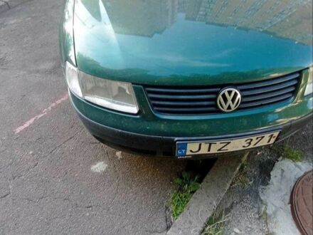 Зелений Фольксваген Пассат Варіант, об'ємом двигуна 1.6 л та пробігом 384 тис. км за 1936 $, фото 1 на Automoto.ua