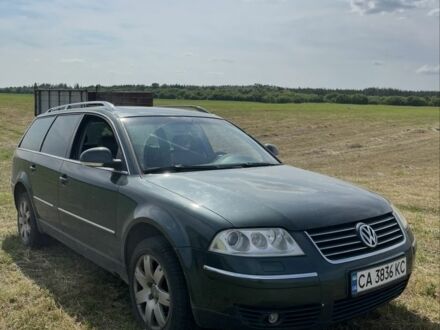 Зеленый Фольксваген Пассат Вариант, объемом двигателя 2.5 л и пробегом 300 тыс. км за 4400 $, фото 1 на Automoto.ua