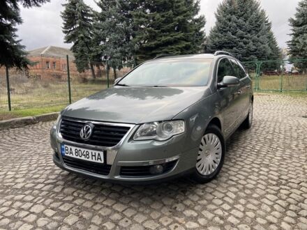 Зеленый Фольксваген Пассат Вариант, объемом двигателя 2 л и пробегом 295 тыс. км за 5000 $, фото 1 на Automoto.ua