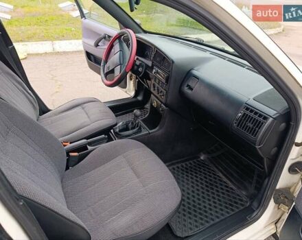 Белый Фольксваген Пассат, объемом двигателя 1.8 л и пробегом 1 тыс. км за 2450 $, фото 13 на Automoto.ua