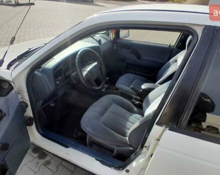 Белый Фольксваген Пассат, объемом двигателя 1.8 л и пробегом 300 тыс. км за 1600 $, фото 23 на Automoto.ua