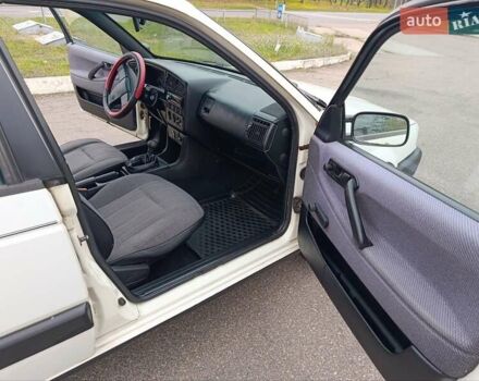 Белый Фольксваген Пассат, объемом двигателя 1.8 л и пробегом 1 тыс. км за 2450 $, фото 16 на Automoto.ua