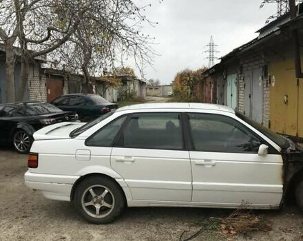 Белый Фольксваген Пассат, объемом двигателя 0 л и пробегом 400 тыс. км за 500 $, фото 1 на Automoto.ua