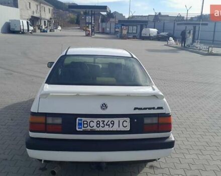 Белый Фольксваген Пассат, объемом двигателя 1.8 л и пробегом 300 тыс. км за 1600 $, фото 1 на Automoto.ua