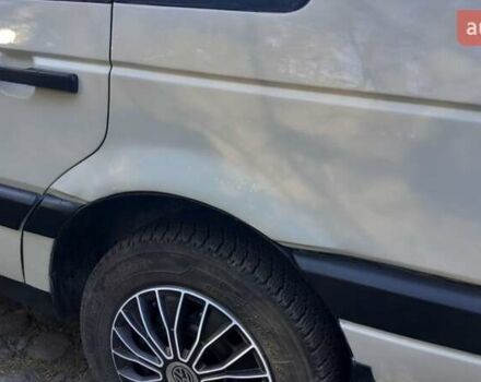 Белый Фольксваген Пассат, объемом двигателя 1.8 л и пробегом 300 тыс. км за 1600 $, фото 3 на Automoto.ua