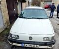 Белый Фольксваген Пассат, объемом двигателя 1.8 л и пробегом 300 тыс. км за 1300 $, фото 1 на Automoto.ua