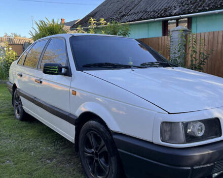 Белый Фольксваген Пассат, объемом двигателя 1.6 л и пробегом 435 тыс. км за 2250 $, фото 1 на Automoto.ua