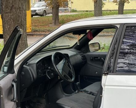 Білий Фольксваген Пассат, об'ємом двигуна 0 л та пробігом 300 тис. км за 1499 $, фото 4 на Automoto.ua