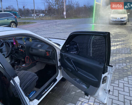 Белый Фольксваген Пассат, объемом двигателя 1.78 л и пробегом 401 тыс. км за 2000 $, фото 7 на Automoto.ua