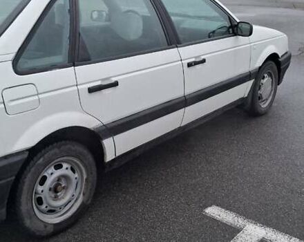 Белый Фольксваген Пассат, объемом двигателя 1.8 л и пробегом 350 тыс. км за 1700 $, фото 1 на Automoto.ua