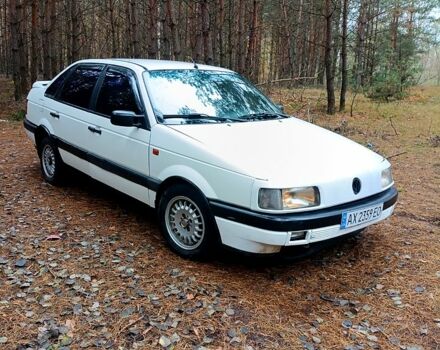 Белый Фольксваген Пассат, объемом двигателя 2 л и пробегом 380 тыс. км за 1500 $, фото 1 на Automoto.ua