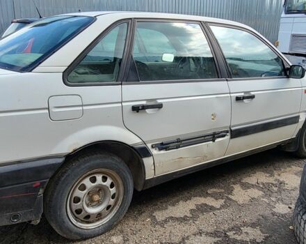 Белый Фольксваген Пассат, объемом двигателя 1.8 л и пробегом 300 тыс. км за 1200 $, фото 2 на Automoto.ua