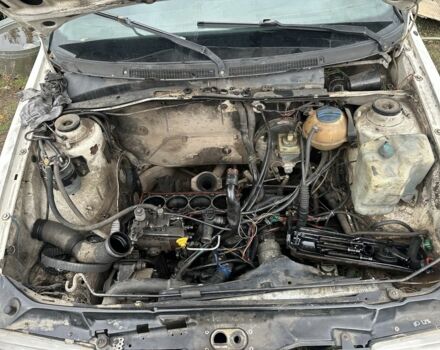 Белый Фольксваген Пассат, объемом двигателя 1.9 л и пробегом 123 тыс. км за 287 $, фото 2 на Automoto.ua