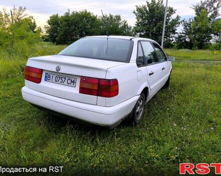 Белый Фольксваген Пассат, объемом двигателя 2 л и пробегом 300 тыс. км за 1600 $, фото 1 на Automoto.ua