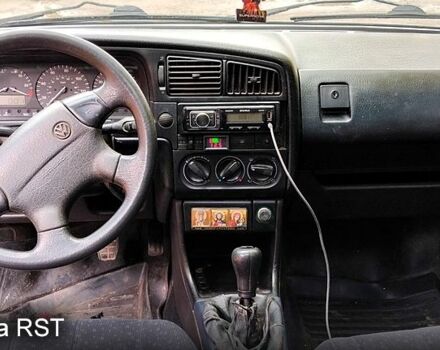 Белый Фольксваген Пассат, объемом двигателя 2 л и пробегом 235 тыс. км за 1750 $, фото 2 на Automoto.ua