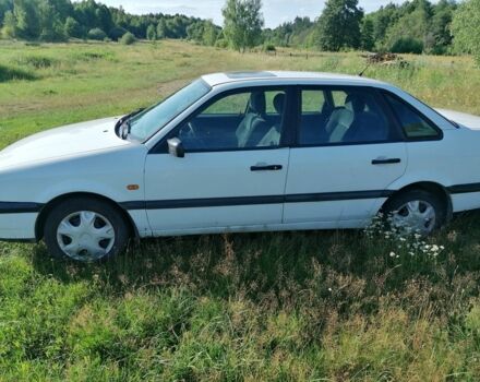 Белый Фольксваген Пассат, объемом двигателя 2 л и пробегом 310 тыс. км за 2200 $, фото 2 на Automoto.ua