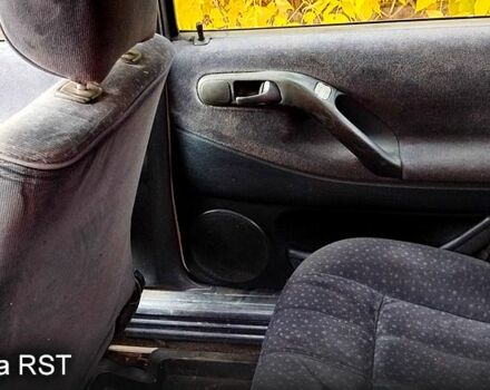 Белый Фольксваген Пассат, объемом двигателя 2 л и пробегом 235 тыс. км за 1750 $, фото 4 на Automoto.ua