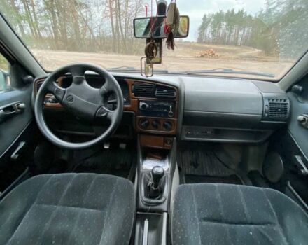 Белый Фольксваген Пассат, объемом двигателя 2 л и пробегом 310 тыс. км за 2200 $, фото 5 на Automoto.ua