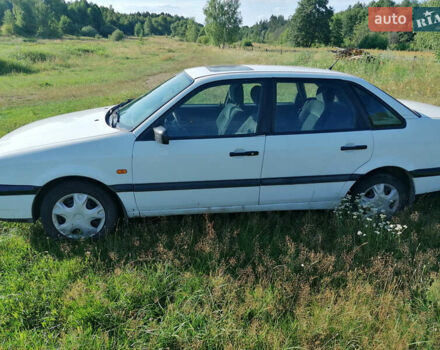 Белый Фольксваген Пассат, объемом двигателя 2 л и пробегом 310 тыс. км за 2200 $, фото 3 на Automoto.ua