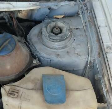 Білий Фольксваген Пассат, об'ємом двигуна 1.8 л та пробігом 300 тис. км за 1100 $, фото 6 на Automoto.ua