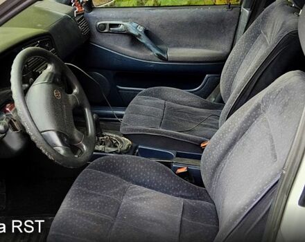 Белый Фольксваген Пассат, объемом двигателя 2 л и пробегом 235 тыс. км за 1750 $, фото 3 на Automoto.ua