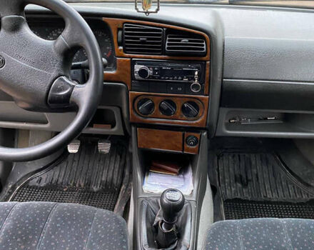 Белый Фольксваген Пассат, объемом двигателя 2 л и пробегом 310 тыс. км за 2200 $, фото 5 на Automoto.ua