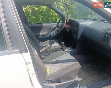 Белый Фольксваген Пассат, объемом двигателя 1.78 л и пробегом 150 тыс. км за 2600 $, фото 4 на Automoto.ua