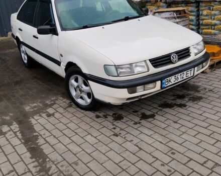 Белый Фольксваген Пассат, объемом двигателя 2 л и пробегом 400 тыс. км за 2100 $, фото 1 на Automoto.ua