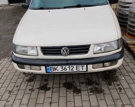 Белый Фольксваген Пассат, объемом двигателя 2 л и пробегом 400 тыс. км за 2100 $, фото 2 на Automoto.ua