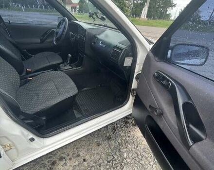 Білий Фольксваген Пассат, об'ємом двигуна 1.8 л та пробігом 360 тис. км за 2100 $, фото 15 на Automoto.ua