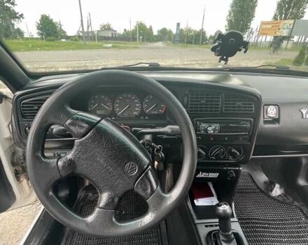 Білий Фольксваген Пассат, об'ємом двигуна 1.8 л та пробігом 360 тис. км за 2100 $, фото 22 на Automoto.ua