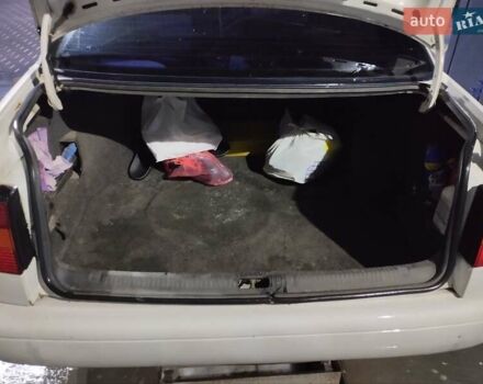 Белый Фольксваген Пассат, объемом двигателя 2 л и пробегом 220 тыс. км за 1800 $, фото 6 на Automoto.ua