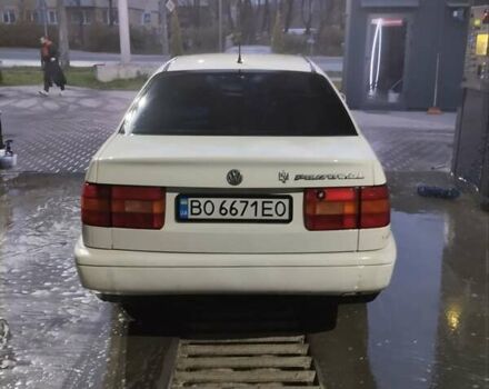 Белый Фольксваген Пассат, объемом двигателя 2 л и пробегом 220 тыс. км за 1800 $, фото 4 на Automoto.ua