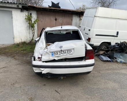 Белый Фольксваген Пассат, объемом двигателя 1.8 л и пробегом 300 тыс. км за 700 $, фото 1 на Automoto.ua