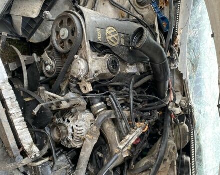 Белый Фольксваген Пассат, объемом двигателя 1.8 л и пробегом 300 тыс. км за 700 $, фото 4 на Automoto.ua