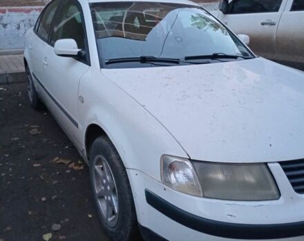 Белый Фольксваген Пассат, объемом двигателя 1.8 л и пробегом 277 тыс. км за 2000 $, фото 1 на Automoto.ua